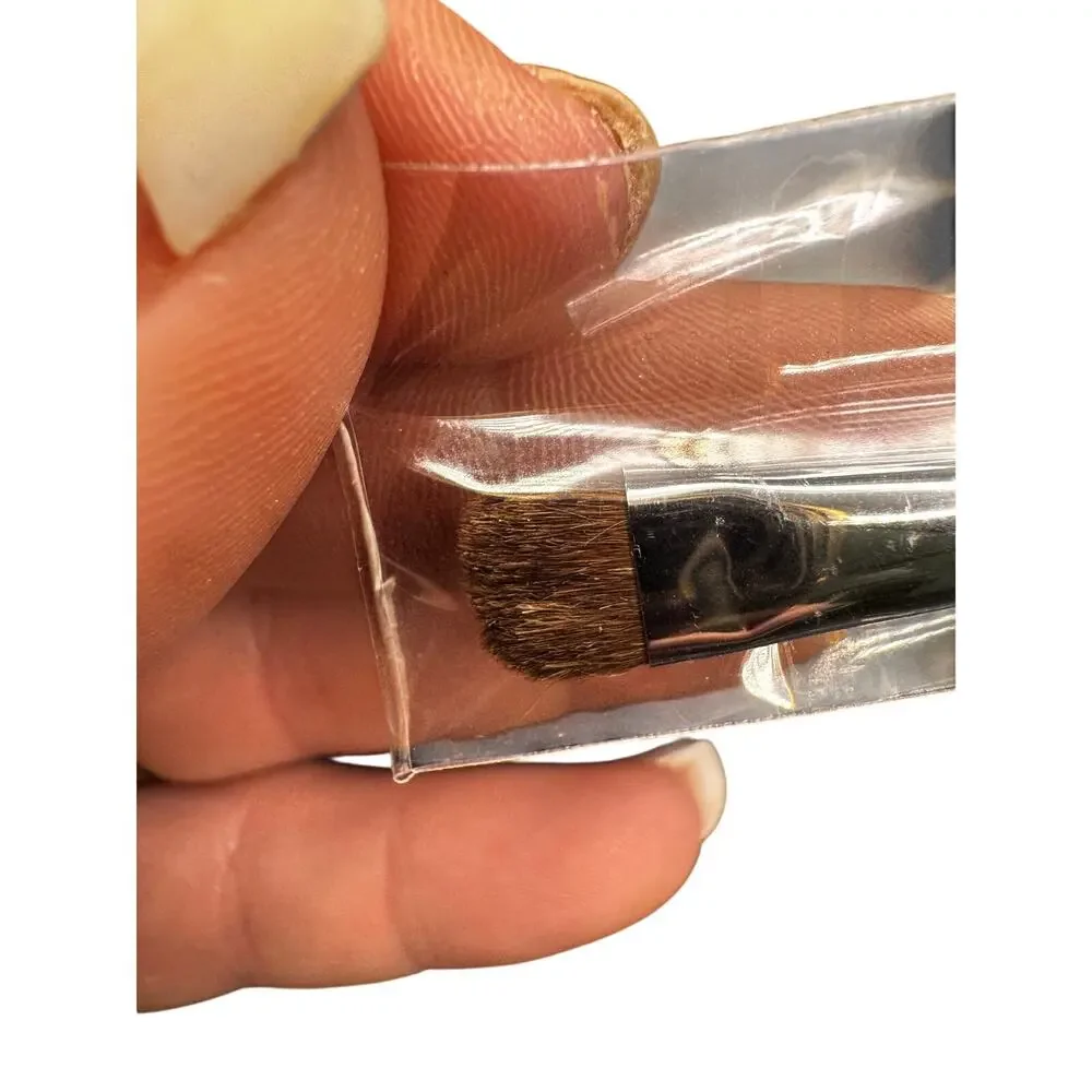 NWT M210 Morphe Small Chisel Fluff Eyeshadow Brush- new no box